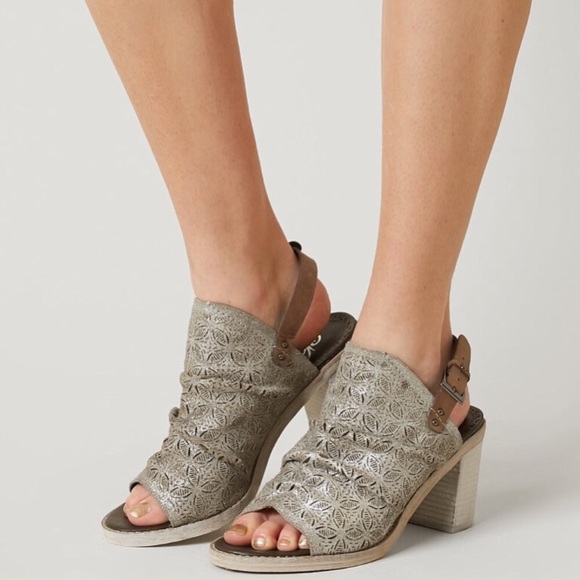 naughty monkey Shoes - NWOB NAUGHTY MONKEY Laser Cut Open Toe Mule